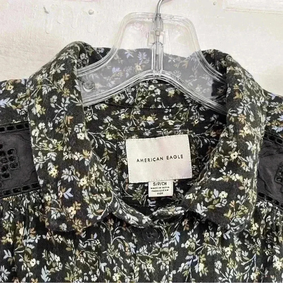 AMERICAN EAGLE OUTFITTERS Dark Olive Floral Button Down top | size small - Picture 5 of 9